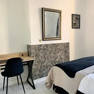  Aparthotel A & V